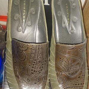 Trueflex Green women's shoes size 10 Medium